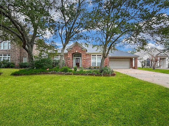 2nd image of 18 Crest Gate