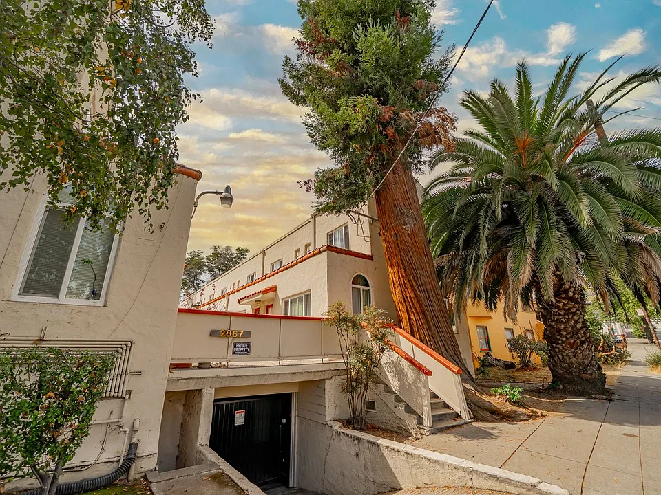 2867 MacArthur Blvd