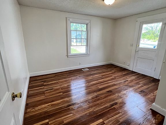 4th image of 215 Radnor St