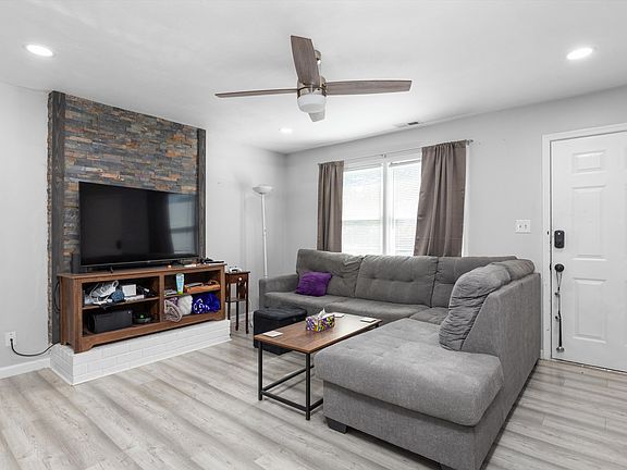 5th image of 1589 Boles Pl
