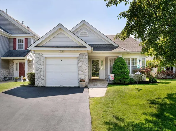 8 Perri Circle #8, Middle Island, NY 11953