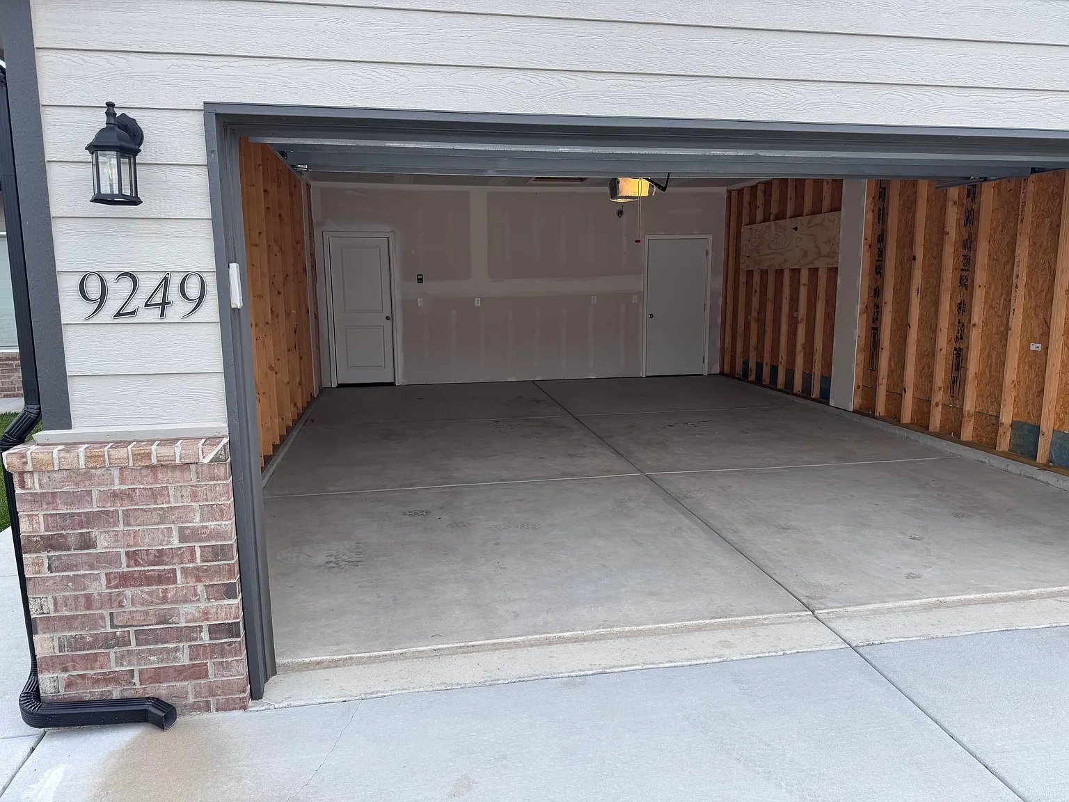 3 bed, 1200 sqft, $1,550 — Photo 2