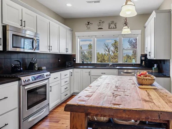 64765 Kelly Ct, Bend, OR 97701