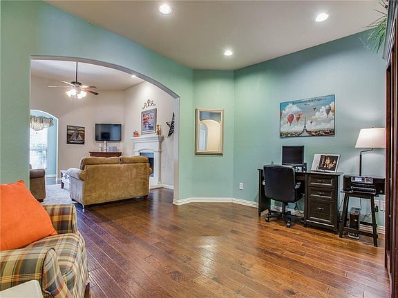 5th image of 11489 Luxembourg Ln