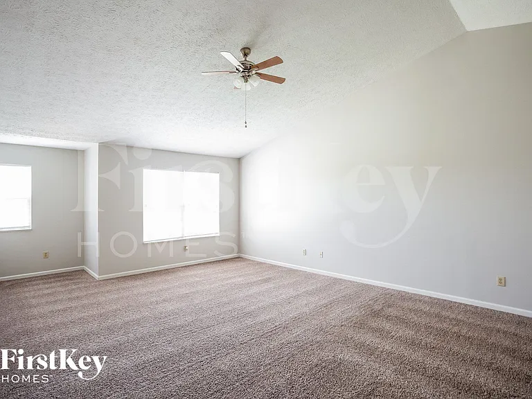 6802 N Denton Ct — Photo 8