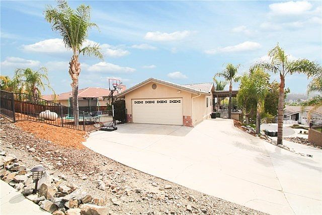 1st image of 23296 Clipper Ct