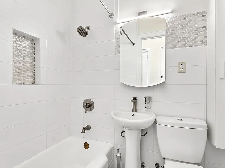 256 Hancock St #3 — Photo 5