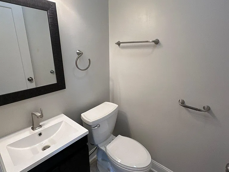 1370 Farley Dr — Photo 8