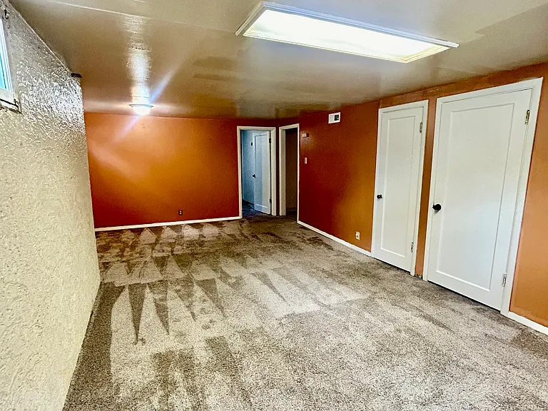 724 N Logan Ave — Photo 6