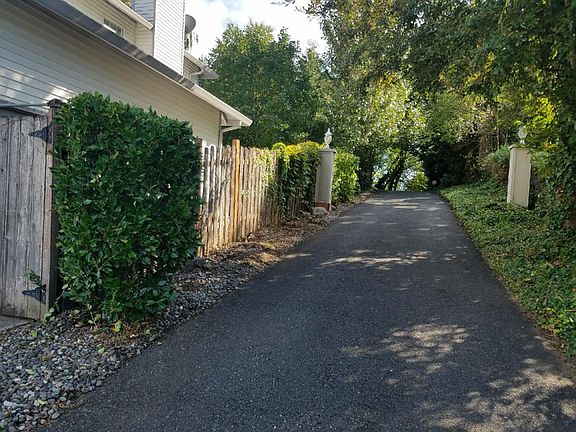 4th image of 3805 NE 38th St