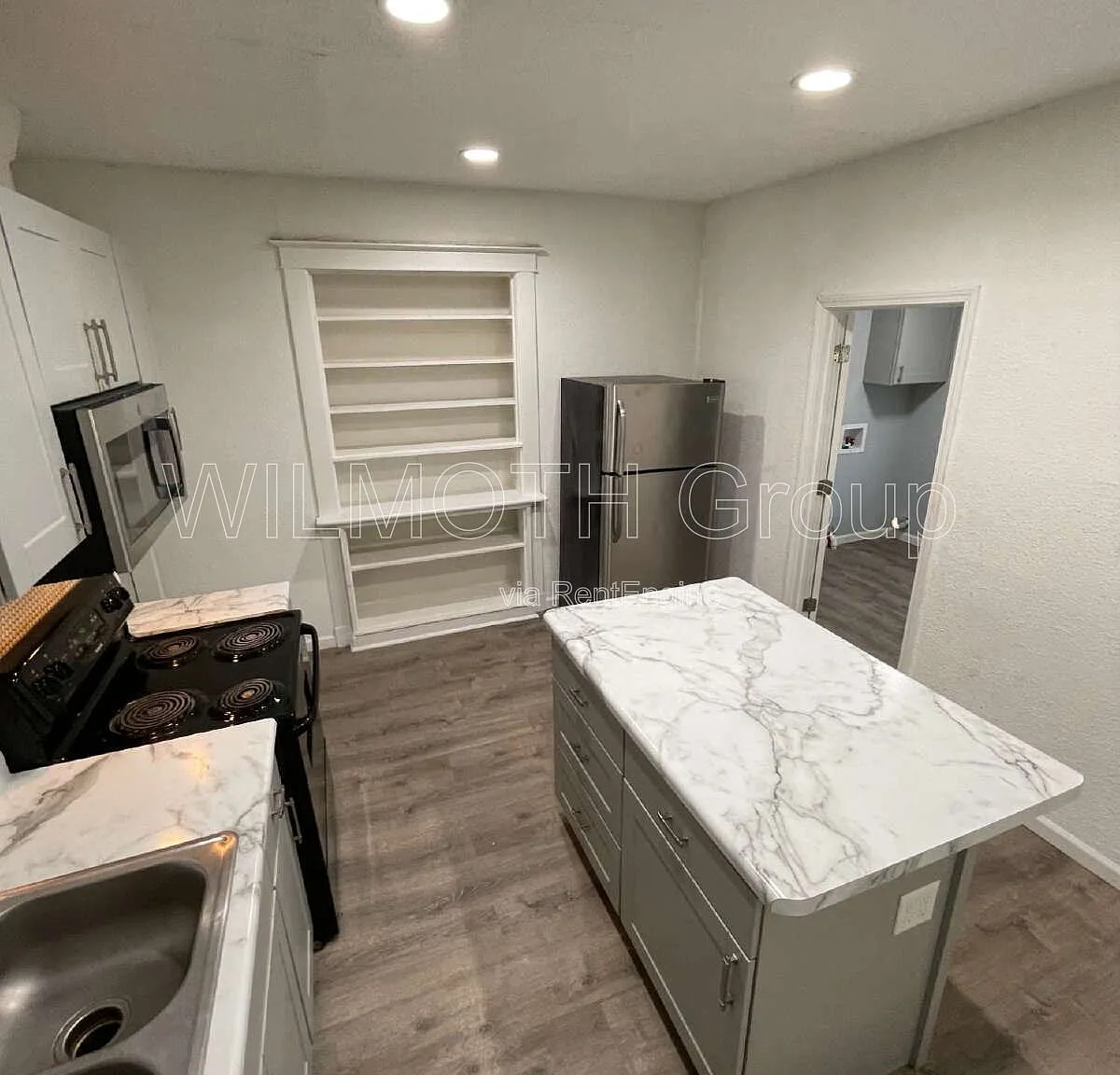 3 bed, 1.0 bath, 1300 sqft, $1,300 — Photo 2