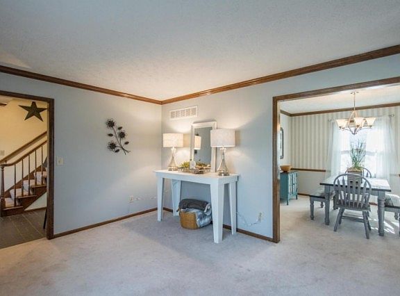 3rd image of 1083 Carousel Ct