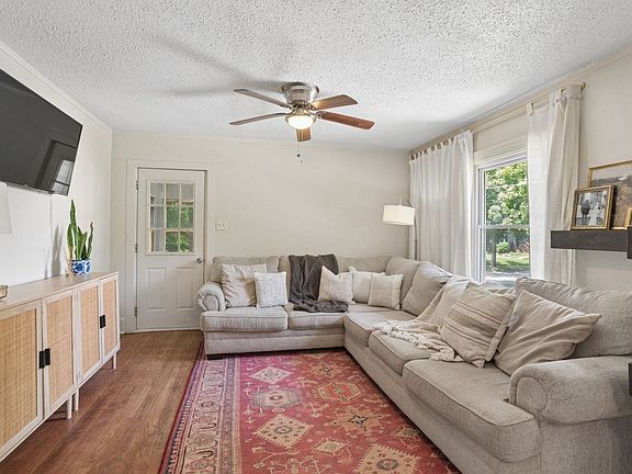 4th image of 2423 35th St