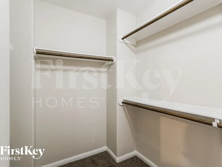 15141 Meadow Gln S — Photo 10