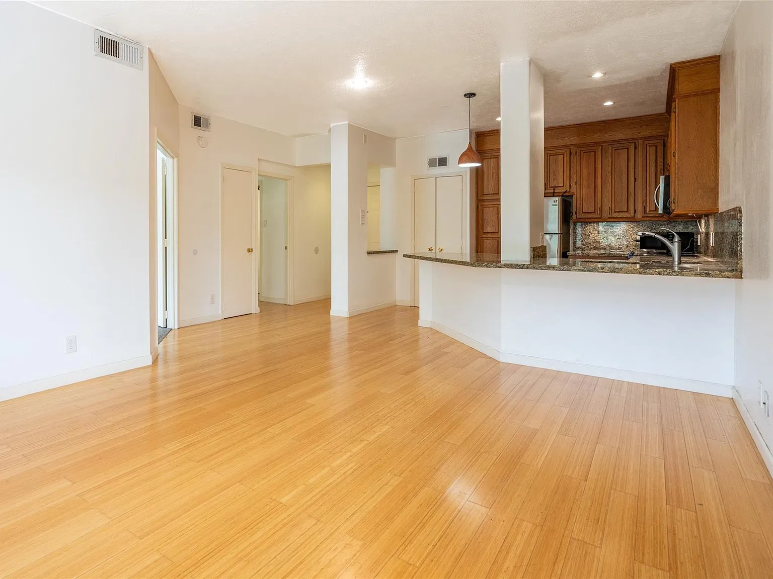 2 bed, 2.0 bath, 1177 sqft, $1,400 — Photo 2