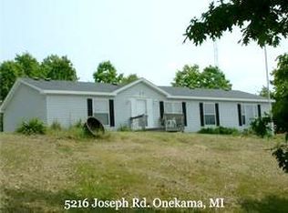 5216 Joseph Rd, Onekama, MI 49675