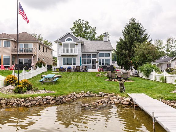 2nd image of 1821 Lakeview Dr