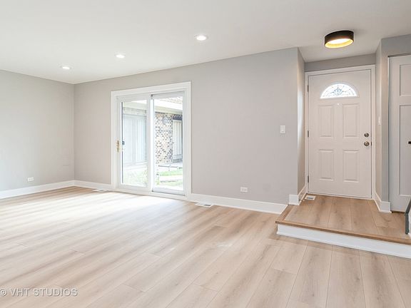 3rd image of 7830 Woodward Ave Unit 7830