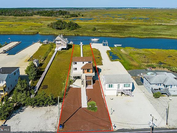 3rd image of 262 Dock Rd