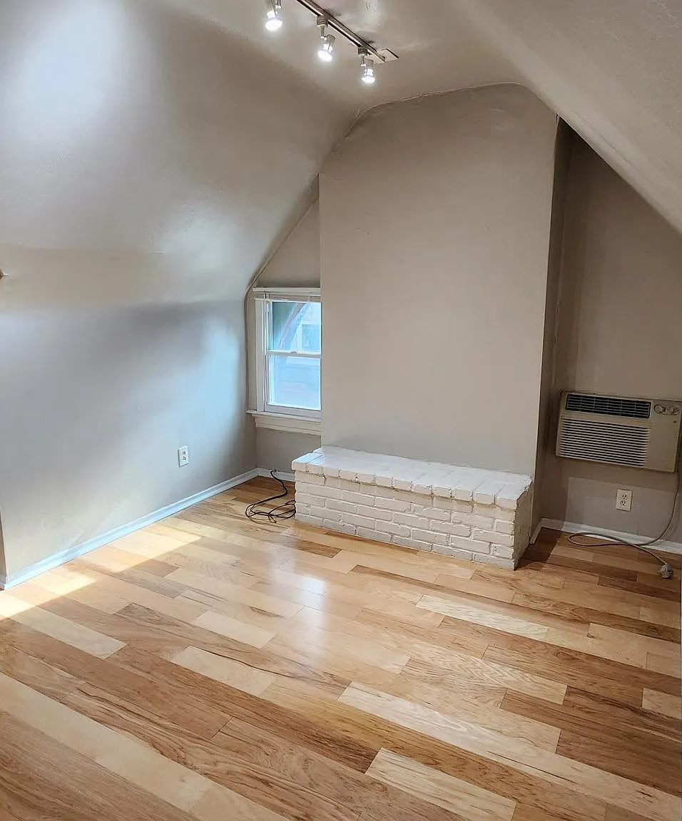 2 bed, $1,375 — Photo 2