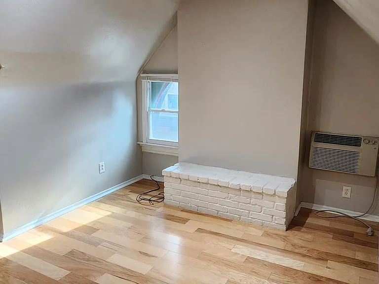 300 S Negley Ave #5 — Photo 2