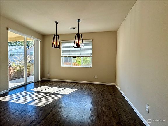 4th image of 514 Woodduck Drive SW