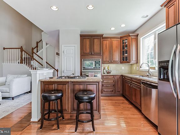 4th image of 144 Farm Meadows Ln #1