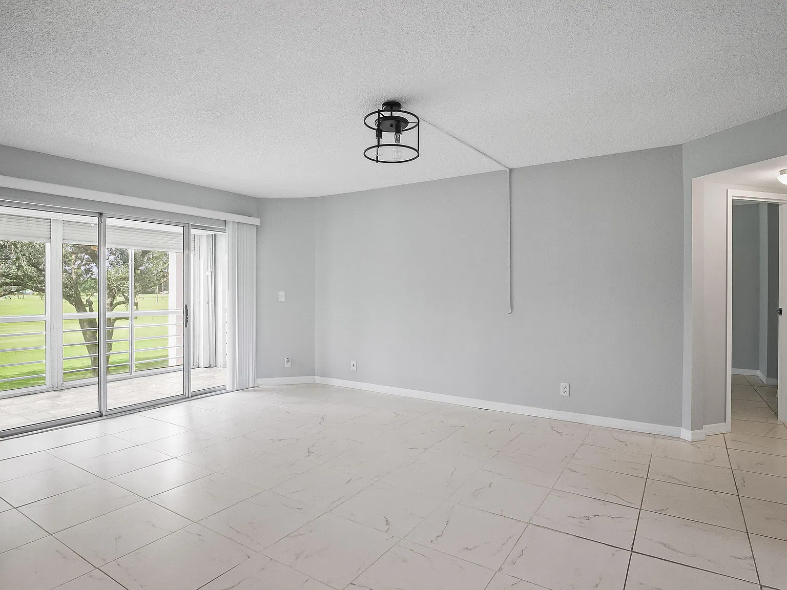 2 bed, 2.0 bath, 1090 sqft, $1,800 — Photo 3