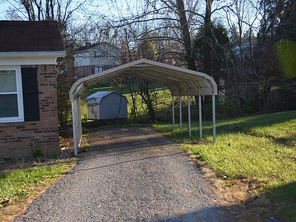4th image of 255 Whispering Woods Dr