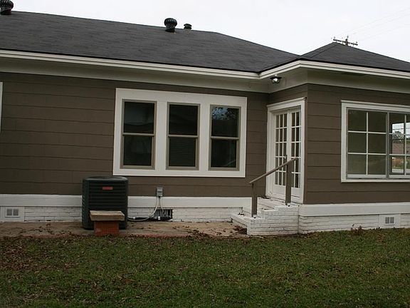 4th image of 211 S Grand Ave