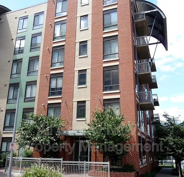 1200 N Hartford St #212 — Photo 1