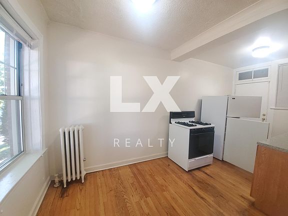 3rd image of 4846 W Wrightwood Ave APT E3