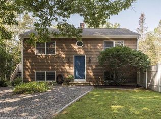 11 Rainbow Ln, Freeport, ME 04032