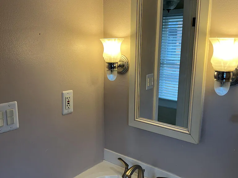 1433 Henrietta St — Photo 25