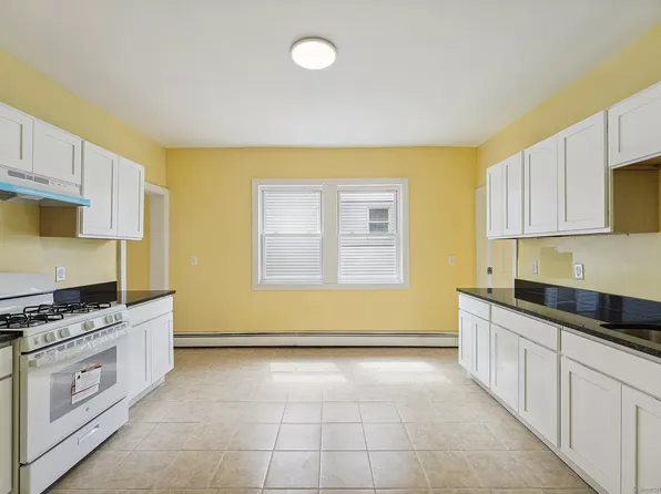 645 Garden St #2, Hartford, CT 06112