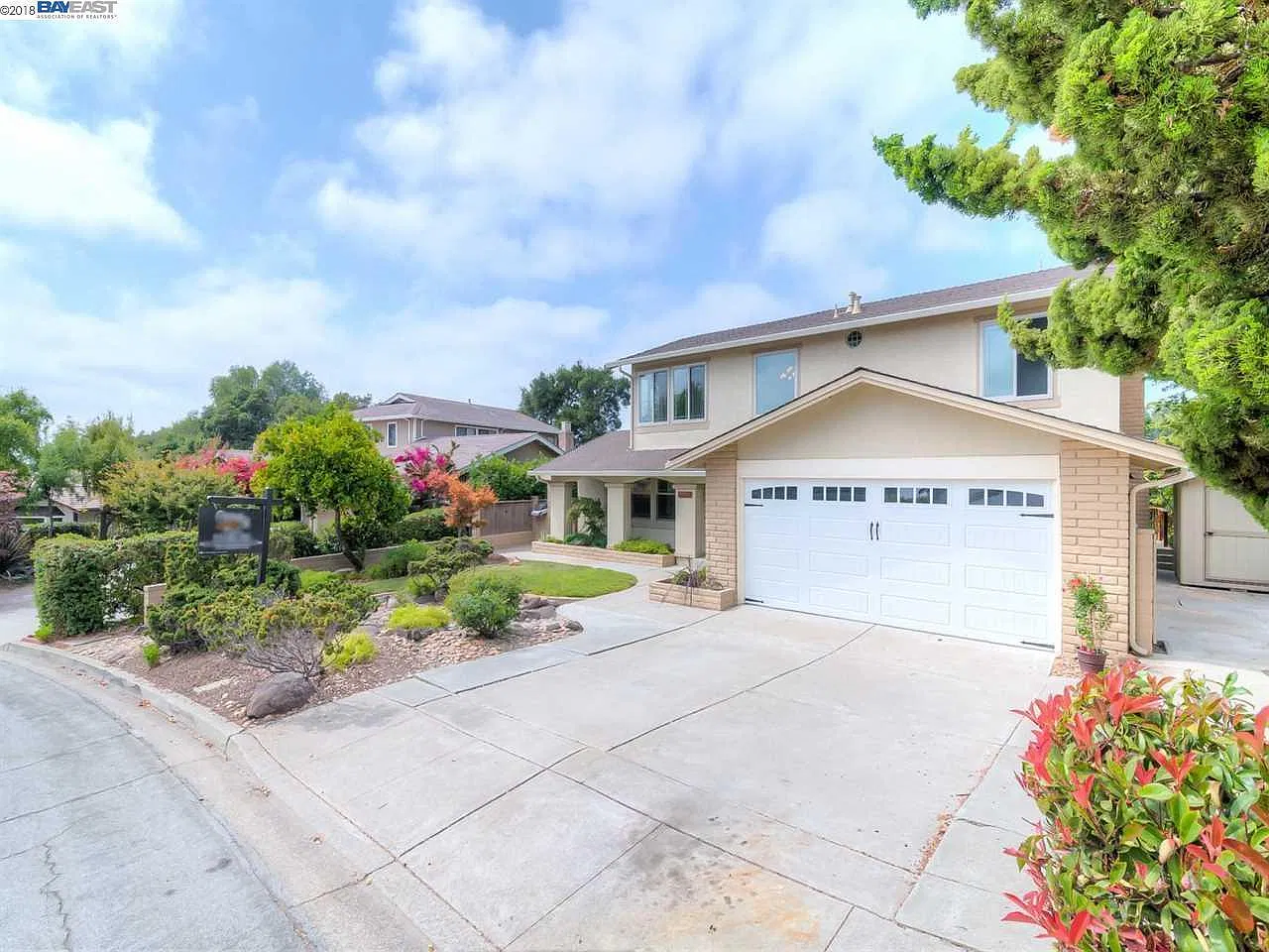 4 bed, 2.5 bath, 2119 sqft, $4,850 — Photo 2