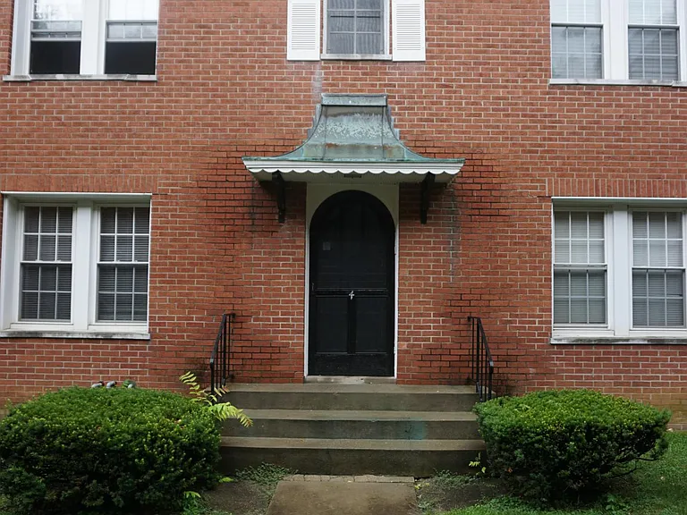 2400 Woodbourne Ave #3C — Photo 3