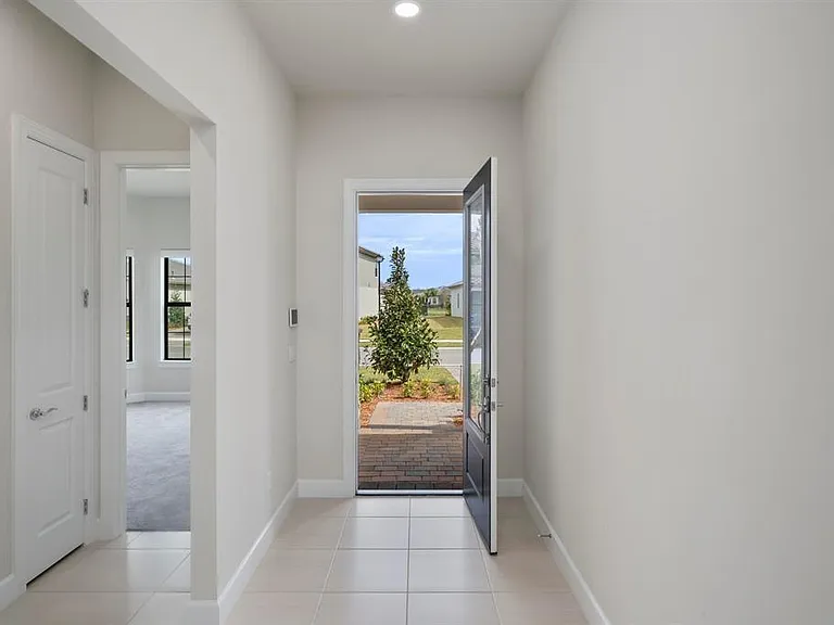 818 SE Courances Dr — Photo 1