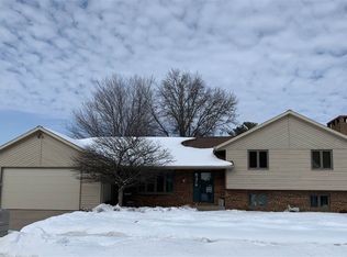 810 Prestien Dr, Denver, IA 50622