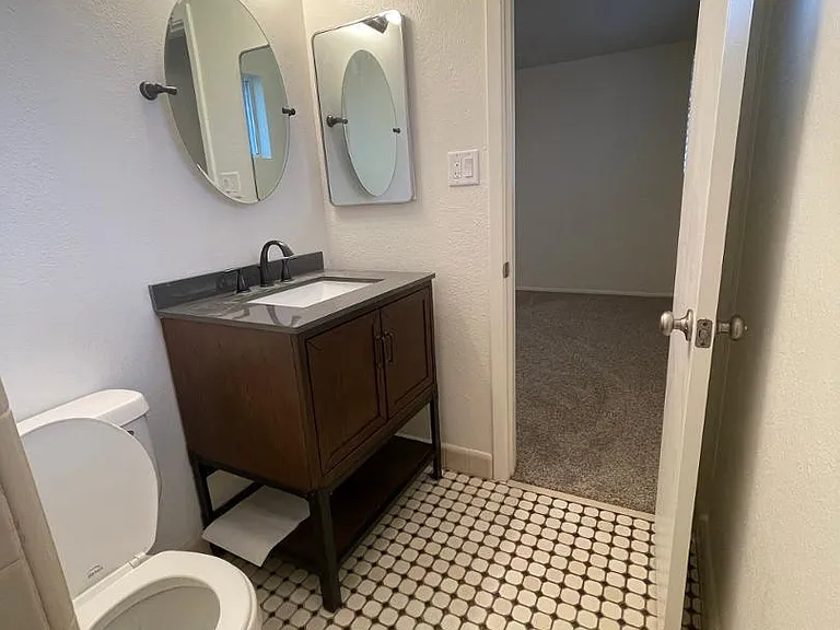 531 E Laguna Dr — Photo 11