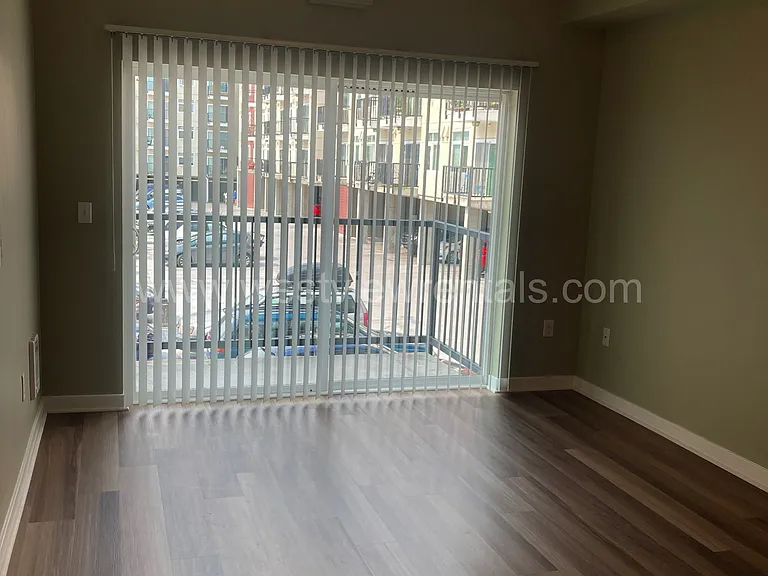 200 E Maple St — Photo 99