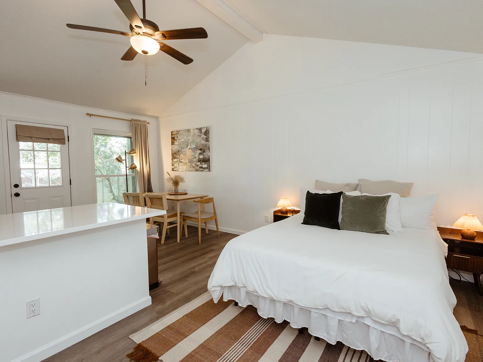 Studio, 700 sqft, $1,600 — Photo 3
