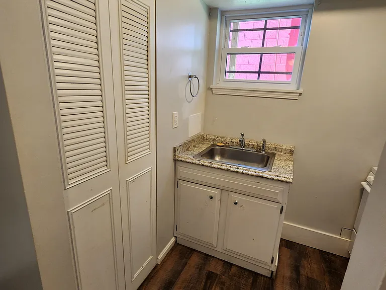 1300 Oakwood Ave #1 — Photo 6