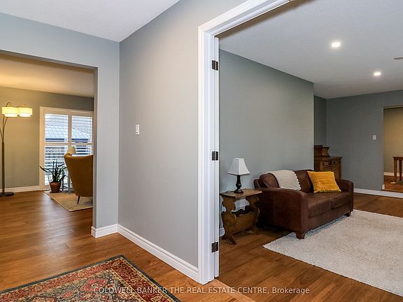 4th image of 33 Elvyn Cres