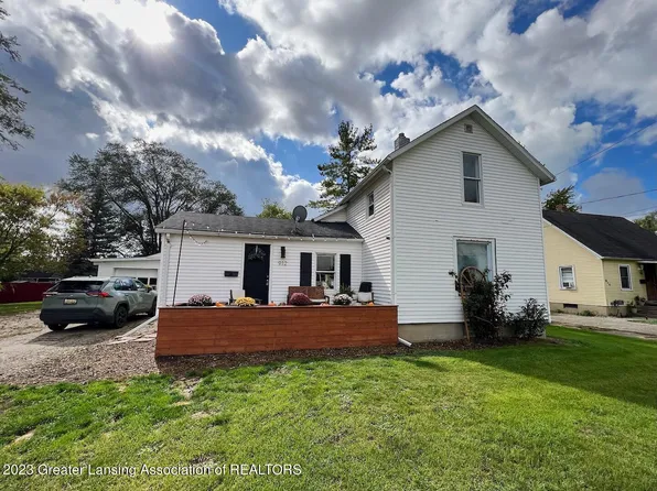 912 E Walker St, Saint Johns, MI 48879