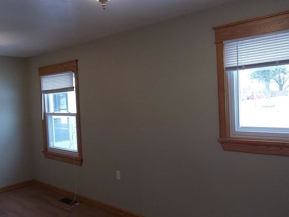4th image of 858 Lincoln Dr W
