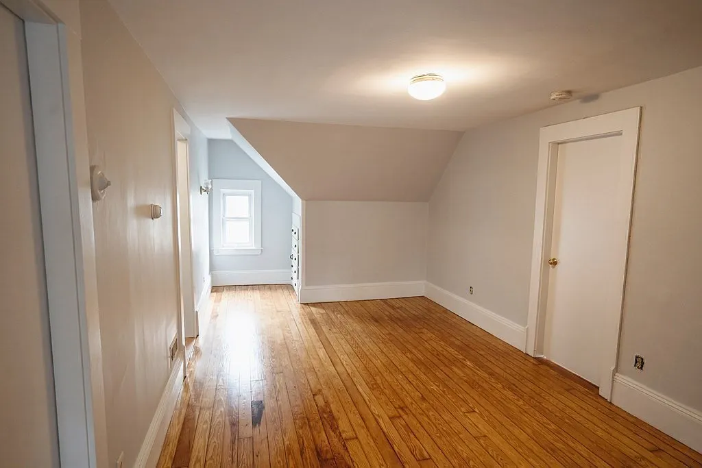 2 bed, 1100 sqft, $2,400 — Photo 3