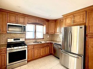 24-30 Murray St #1, Whitestone, NY 11357