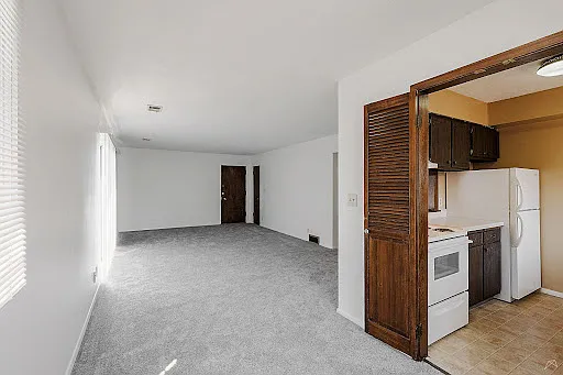 2 bed, 1040 sqft, $899 — Photo 4