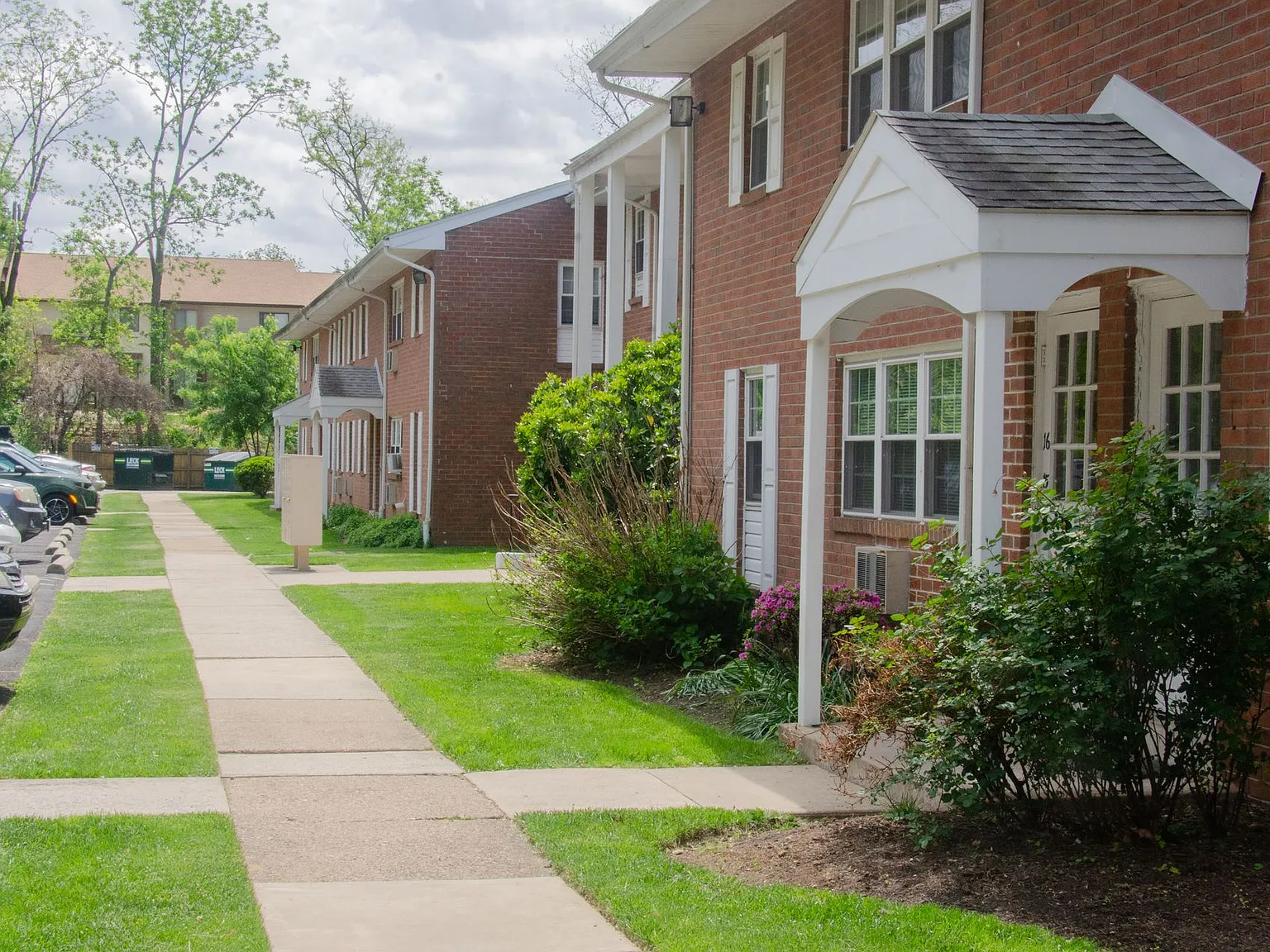 Valley Green Apartments — Photo 4